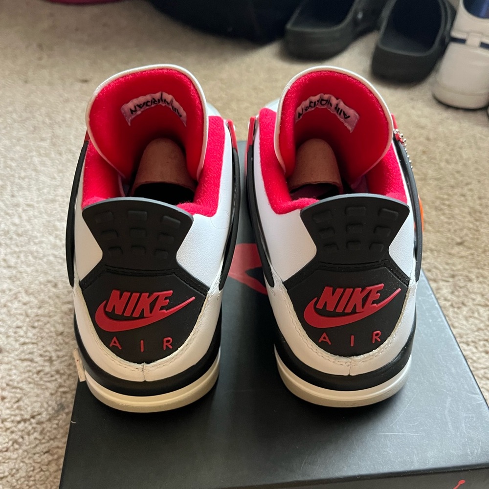 Jordan 4 - Picture 4 of 5
